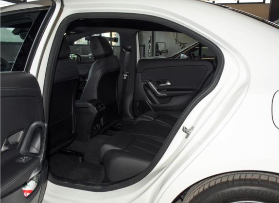 奔驰A级 2021款 改款 A 180 L 运动轿车 车厢座椅   后排空间
