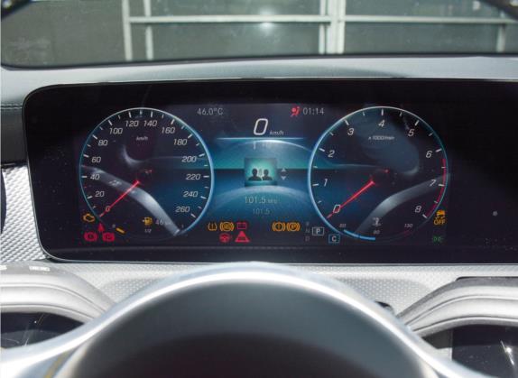 奔驰A级 2021款 改款 A 180 L 运动轿车 中控类   仪表盘