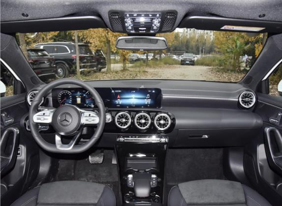 奔驰A级 2022款 A 200 L 运动轿车时尚型 中控类   中控全图