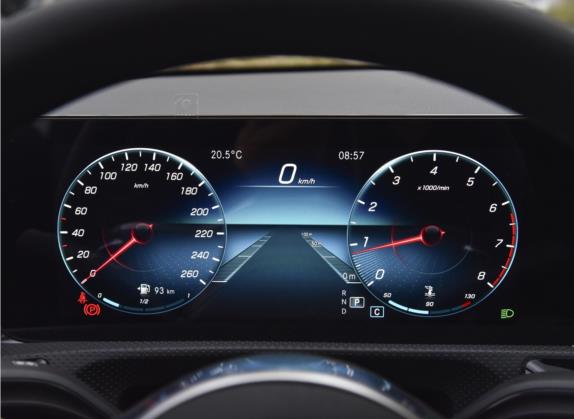 奔驰A级 2022款 A 200 L 运动轿车时尚型 中控类   仪表盘