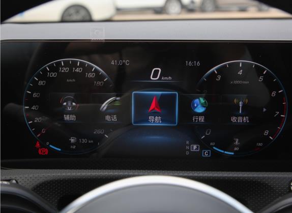 奔驰A级 2022款 改款 A 180 L 运动轿车 中控类   仪表盘