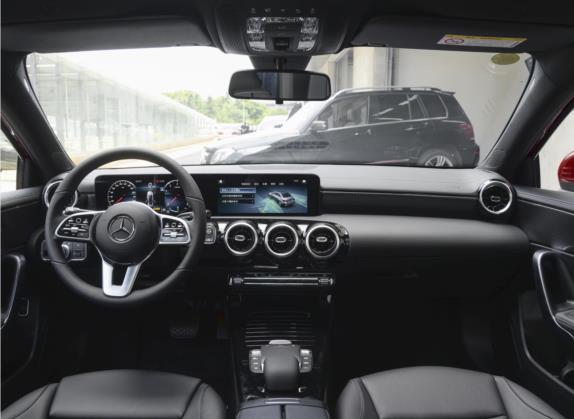 奔驰A级 2022款 改款 A 200 L 运动轿车动感型 中控类   中控全图