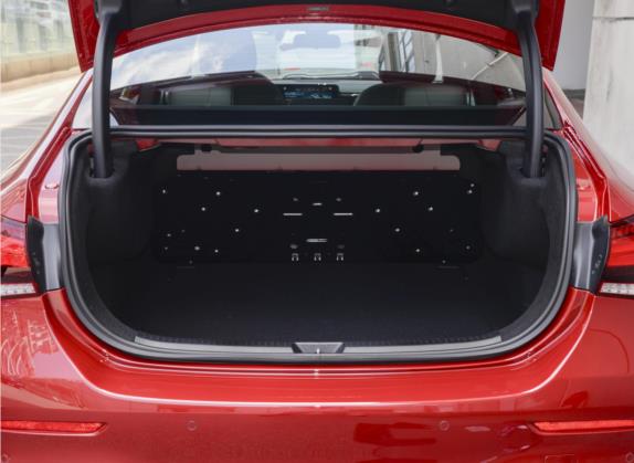 奔驰A级 2022款 改款 A 200 L 运动轿车动感型 车厢座椅   后备厢