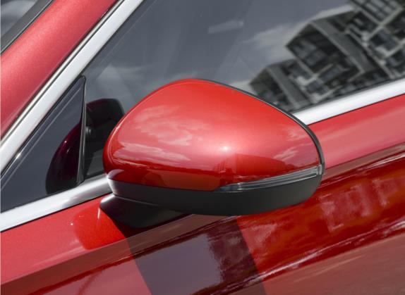 奔驰A级 2022款 改款 A 200 L 运动轿车动感型 外观细节类   外后视镜
