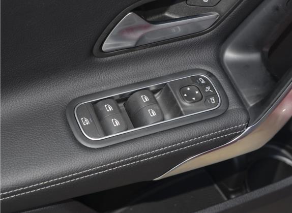 奔驰A级 2022款 改款 A 200 L 运动轿车动感型 车厢座椅   门窗控制