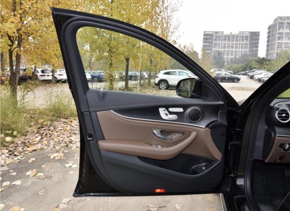 奔驰E级新能源 2022款 E 350 e L 插电式混合动力运动轿车 车厢座椅   前门板