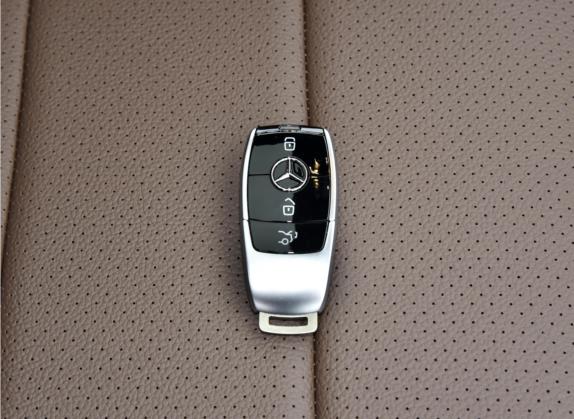 奔驰E级新能源 2022款 改款 E 350 e L 插电式混合动力运动轿车 其他细节类   钥匙