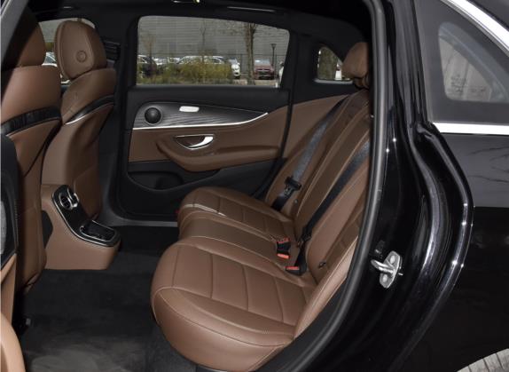 奔驰E级新能源 2022款 改款 E 350 e L 插电式混合动力运动轿车 车厢座椅   后排空间