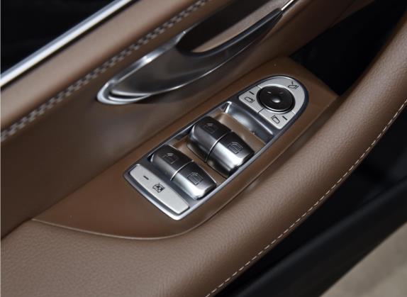 奔驰E级新能源 2022款 改款 E 350 e L 插电式混合动力运动轿车 车厢座椅   门窗控制