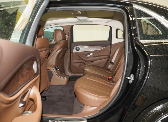 奔驰E级新能源 2022款 改款三 E 350 e L 插电式混合动力轿车 车厢座椅   后排空间