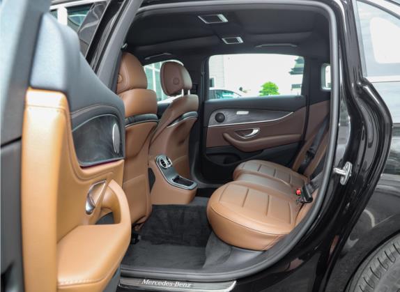 奔驰E级新能源 2023款 E 350 e L 插电式混合动力运动轿车 车厢座椅   后排空间
