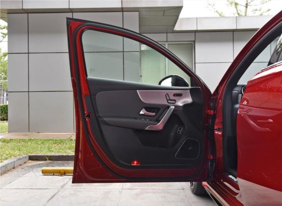 奔驰A级AMG 2019款 AMG A 35 L 4MATIC 车厢座椅   前门板