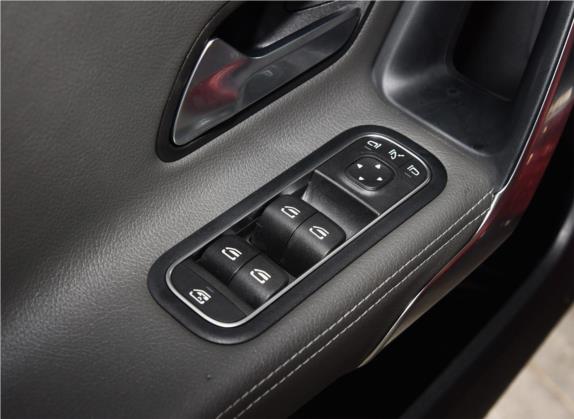 奔驰A级AMG 2019款 AMG A 35 L 4MATIC 车厢座椅   门窗控制