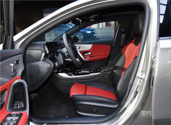 奔驰A级AMG 2020款 AMG A 35 L 4MATIC 车厢座椅   前排空间