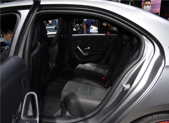 奔驰A级AMG 2021款 AMG A 35 L 4MATIC 炽夜特别版 车厢座椅   后排空间
