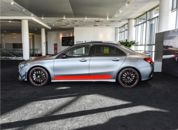 奔驰A级AMG 2021款 AMG A 35 L 4MATIC 炽夜特别版 外观   正侧