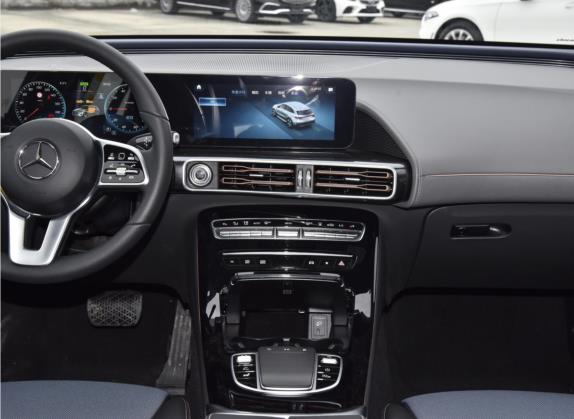 奔驰EQC 2022款 EQC 350 4MATIC 中控类   中控台