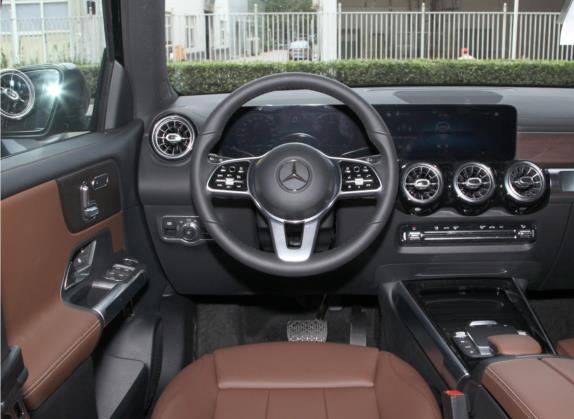 奔驰GLB 2021款 GLB 200 4MATIC 中控类   驾驶位