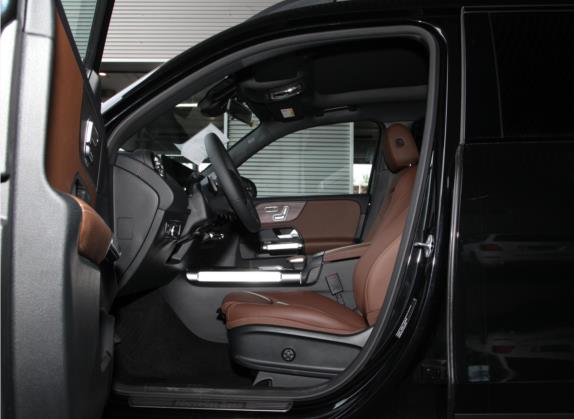奔驰GLB 2021款 GLB 200 4MATIC 车厢座椅   前排空间