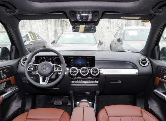 奔驰GLB 2023款 GLB 220 4MATIC 中控类   中控全图