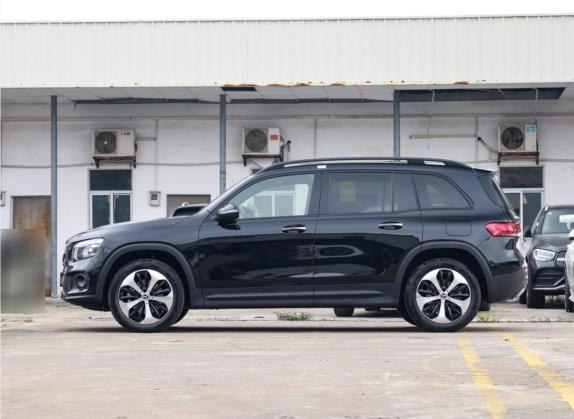 奔驰GLB 2023款 GLB 220 4MATIC 外观   正侧
