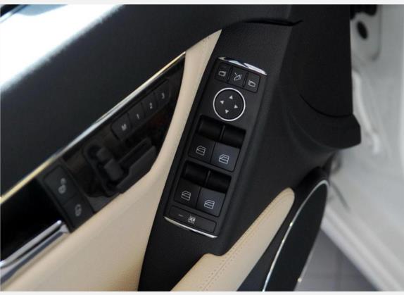 奔驰C级 2010款 C 300 时尚型 车厢座椅   门窗控制