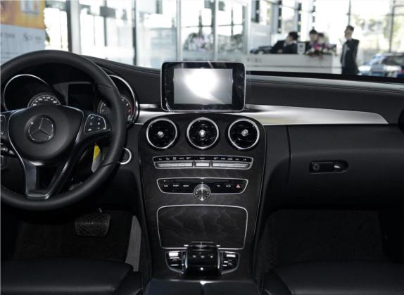 奔驰C级 2015款 C 180 L 运动型 中控类   中控台