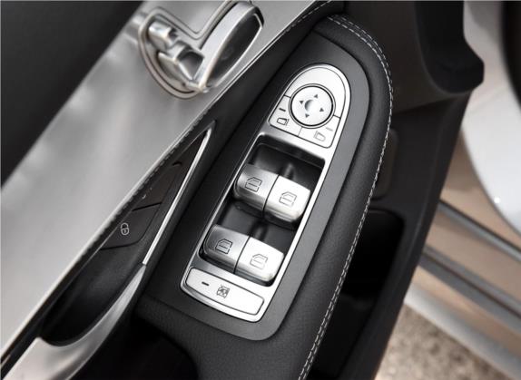 奔驰C级 2015款 C 200 运动版 车厢座椅   门窗控制