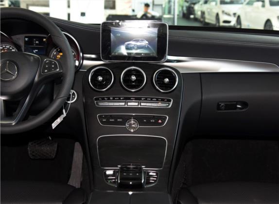 奔驰C级 2016款 C 200 L 4MATIC 运动版 中控类   中控台