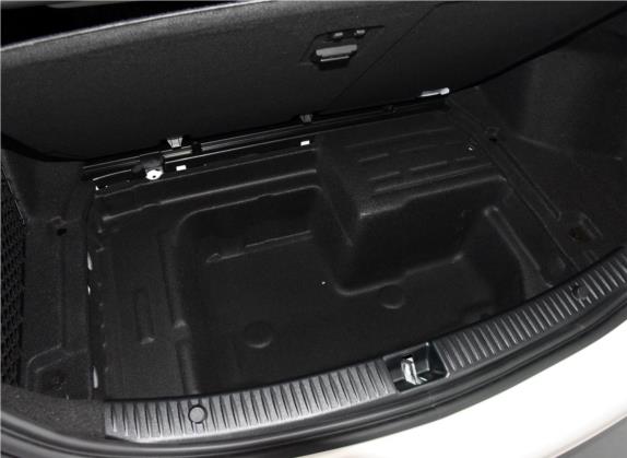 奔驰C级 2016款 C 200 运动版 4MATIC 其他细节类   备胎