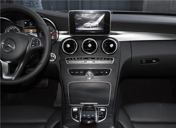 奔驰C级 2018款 C 180 L 动感型运动版 中控类   中控台