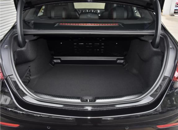 奔驰C级 2022款 C 260 L 运动版 车厢座椅   后备厢