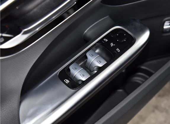 奔驰C级 2022款 C 260 L 运动版 车厢座椅   门窗控制