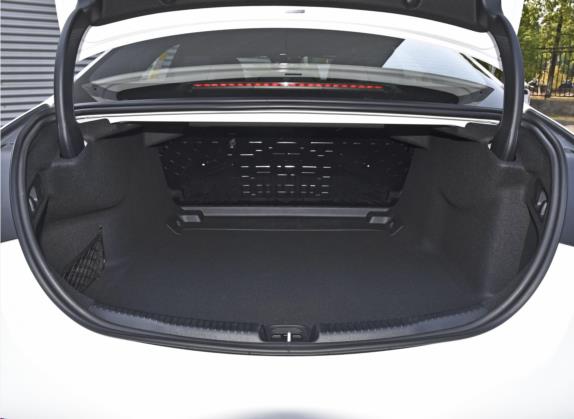 奔驰C级 2023款 C 260 L 运动版 车厢座椅   后备厢