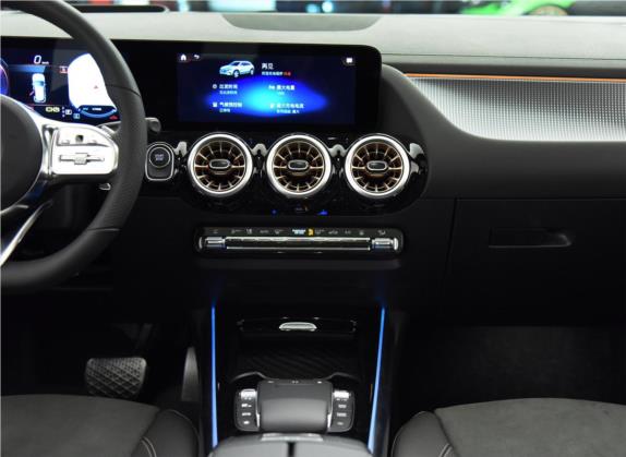 奔驰EQA 2022款 EQA 300 4MATIC 首发特别版 中控类   中控台