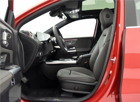奔驰EQA 2022款 EQA 300 4MATIC 首发特别版 车厢座椅   前排空间