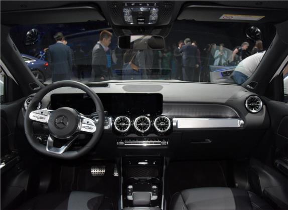奔驰EQB 2022款 EQB 350 4MATIC 首发特别版 中控类   中控全图