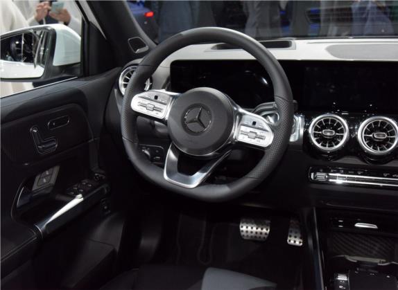 奔驰EQB 2022款 EQB 350 4MATIC 首发特别版 中控类   驾驶位