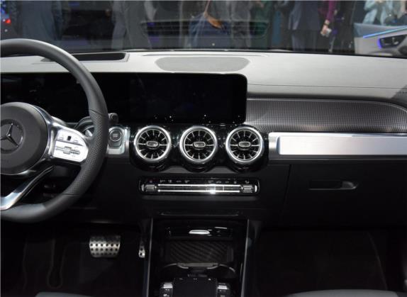 奔驰EQB 2022款 EQB 350 4MATIC 首发特别版 中控类   中控台