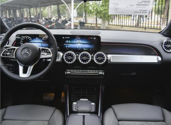 奔驰EQB 2022款 EQB 350 4MATIC 中控类   中控台