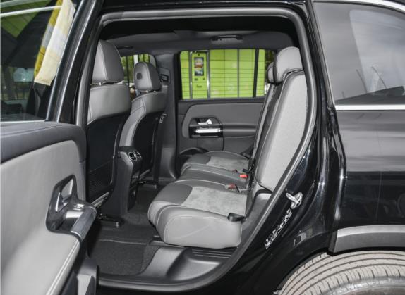奔驰EQB 2022款 EQB 350 4MATIC 车厢座椅   后排空间