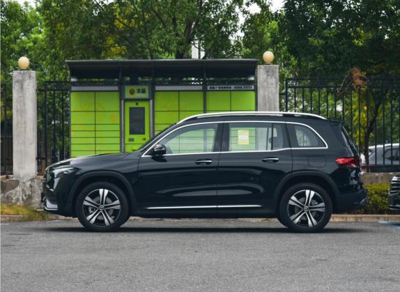 奔驰EQB 2022款 EQB 350 4MATIC 外观   正侧