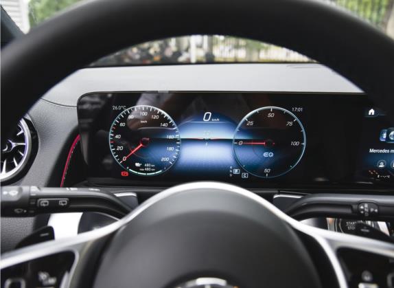 奔驰EQB 2022款 EQB 350 4MATIC 中控类   仪表盘
