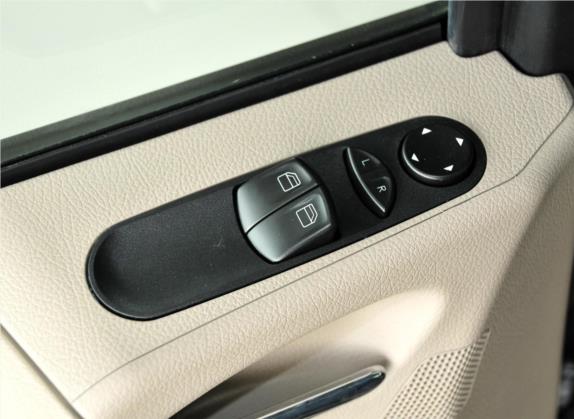 唯雅诺 2011款 2.5L 豪华版 车厢座椅   门窗控制