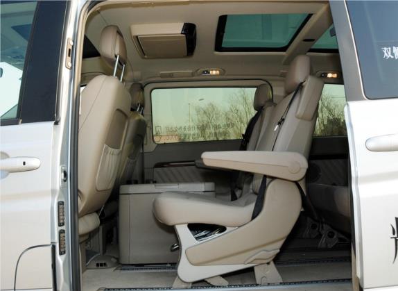 唯雅诺 2011款 2.5L 领航版 车厢座椅   后排空间