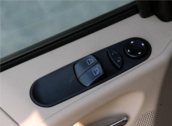 唯雅诺 2011款 2.5L 领航版 车厢座椅   门窗控制