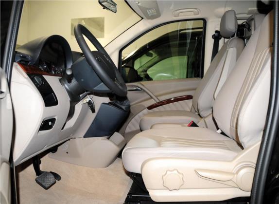 唯雅诺 2012款 2.5L 礼遇版 车厢座椅   前排空间