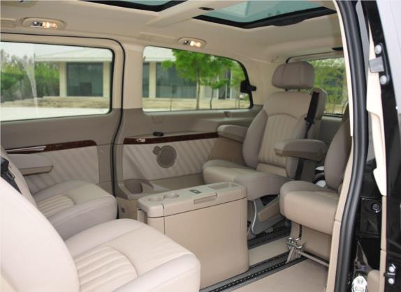 唯雅诺 2013款 3.5L 皓驰版 车厢座椅   后排空间