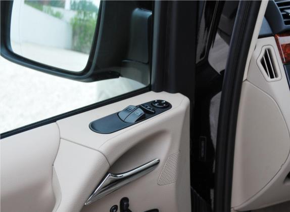 唯雅诺 2013款 3.5L 皓驰版 车厢座椅   门窗控制