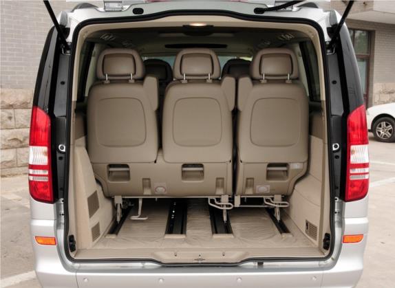 唯雅诺 2013款 3.0L 礼遇版 车厢座椅   后备厢